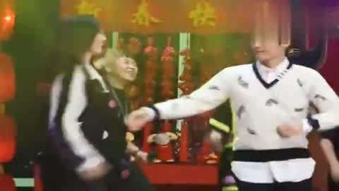 罗晋唐嫣,不一样的新闻资讯第53集-李易峰跟唐