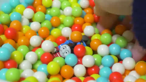 欢乐玩具世界第47集-托马斯从彩虹堂出来的-原