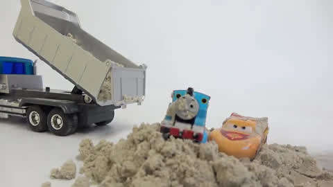 欢乐玩具世界第50集-托马斯小火车和黄色汽车